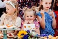 Kinderen bij de sweettable